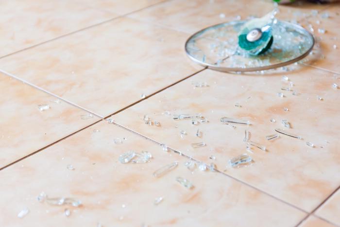 how to clean up broken glass