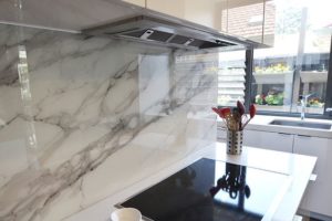 janssen-glass-digitally-printed-marble-glass-kitchen-backsplash